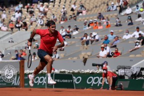 壹号-费德勒在利物浦比赛中战术调整，突破纪录引发热议！的简单介绍